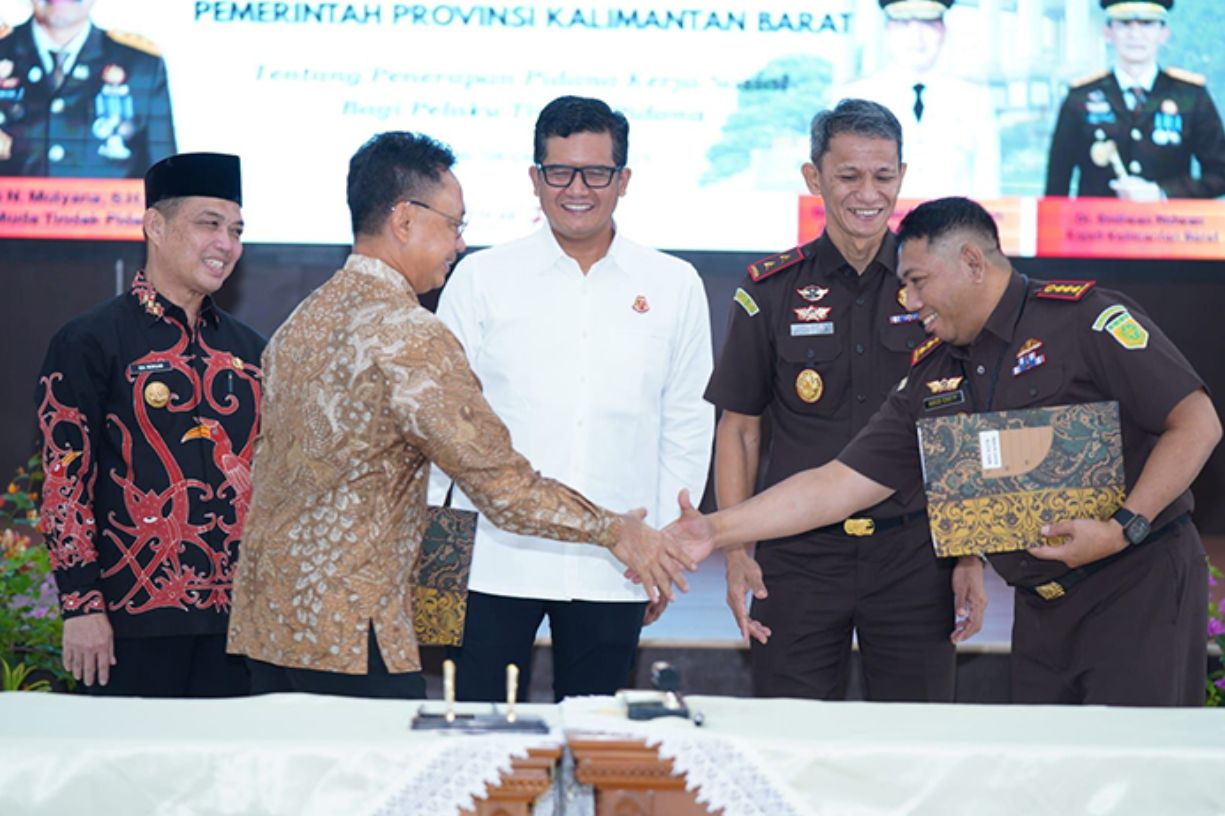 { \Illuminate\Support\Str::words($kategorix->post_title, 30, '') }}