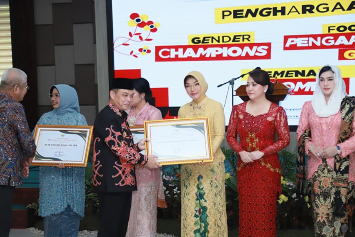 Yanieta Dianugerahi Penghargaan Gender Champion atas Dukungan Pengarusutamaan Gender
