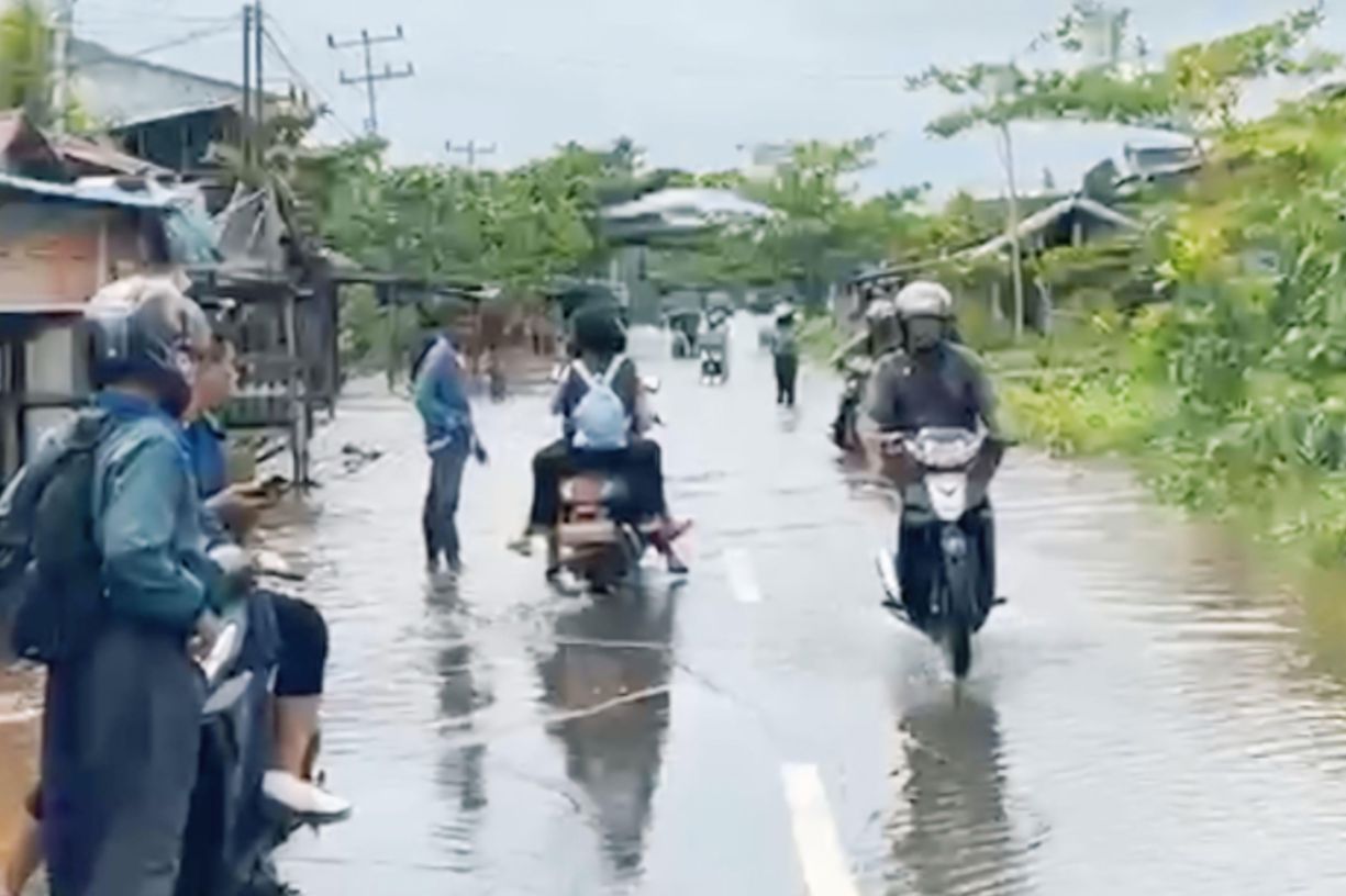 { \Illuminate\Support\Str::words($kategorix->post_title, 30, '') }}