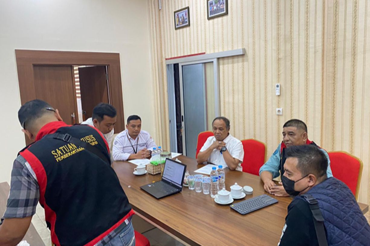 { \Illuminate\Support\Str::words($kategorix->post_title, 30, '') }}