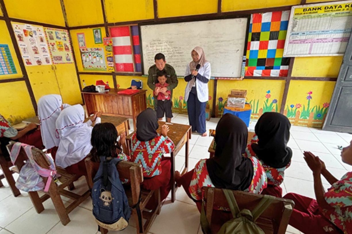 { \Illuminate\Support\Str::words($kategorix->post_title, 30, '') }}