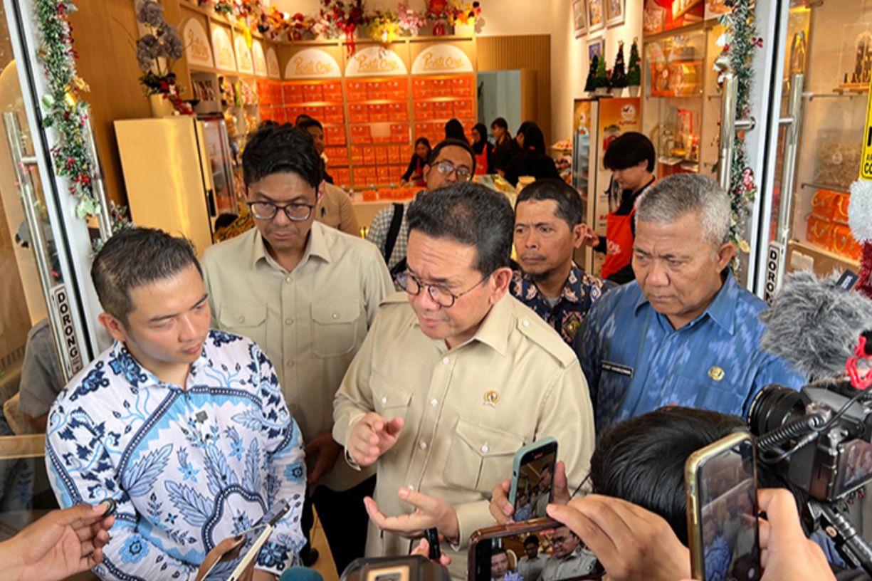 { \Illuminate\Support\Str::words($kategorix->post_title, 30, '') }}