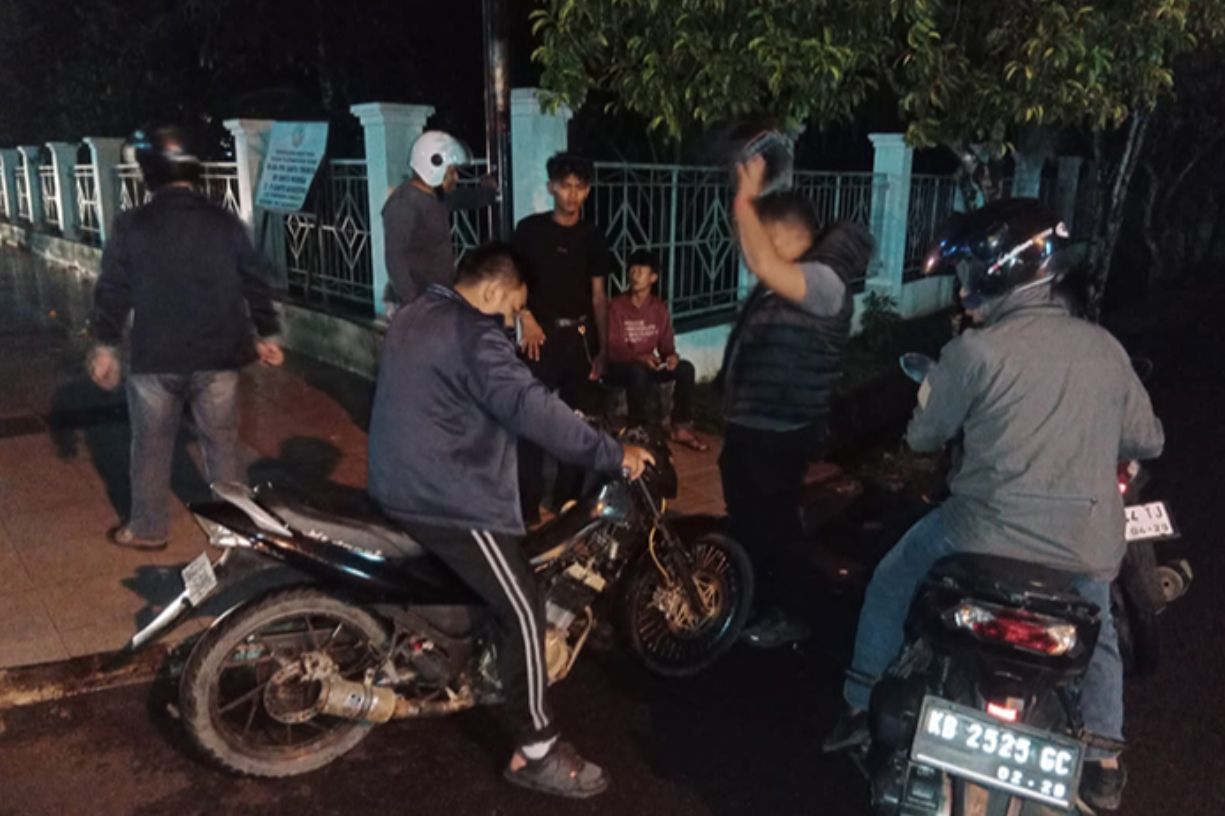 { \Illuminate\Support\Str::words($kategorix->post_title, 30, '') }}