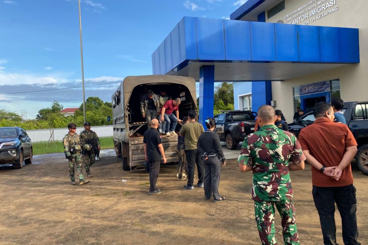 { \Illuminate\Support\Str::words($kategorix->post_title, 30, '') }}