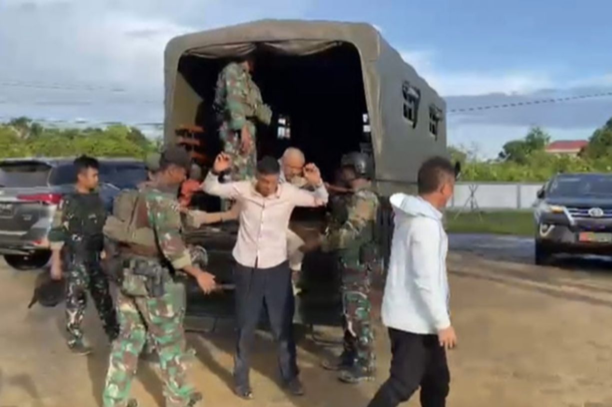 { \Illuminate\Support\Str::words($kategorix->post_title, 30, '') }}