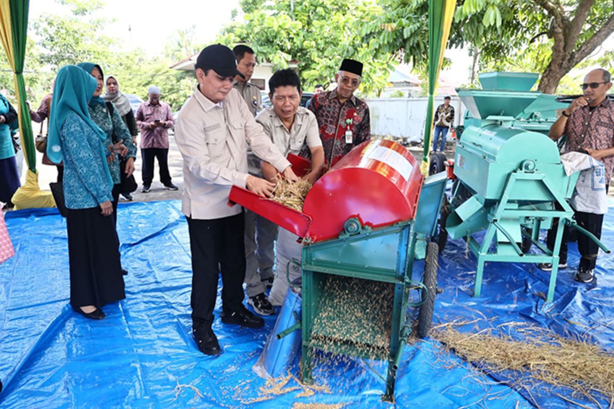 Power Thresher Baru Tumbuhkan Harapan Petani, Pemkot Pontianak Salurkan 9.912 Bantuan Sarana Pertanian