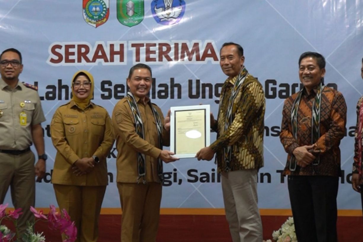 { \Illuminate\Support\Str::words($kategorix->post_title, 30, '') }}