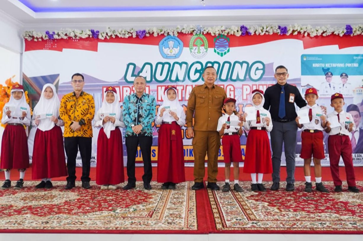 Bupati Luncurkan Kartu Ketapang Pintar, Rp 2 Miliar Disiapkan untuk 4.111 Pelajar