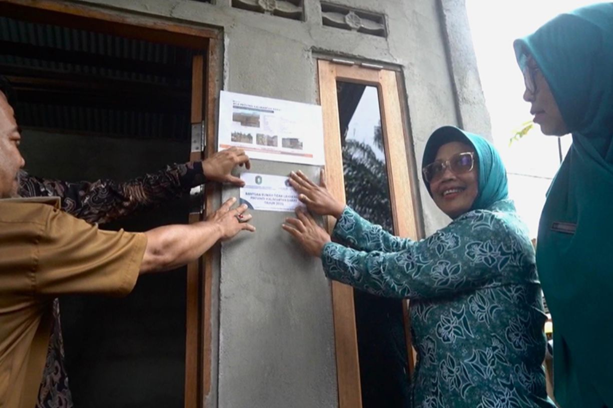 { \Illuminate\Support\Str::words($kategorix->post_title, 30, '') }}