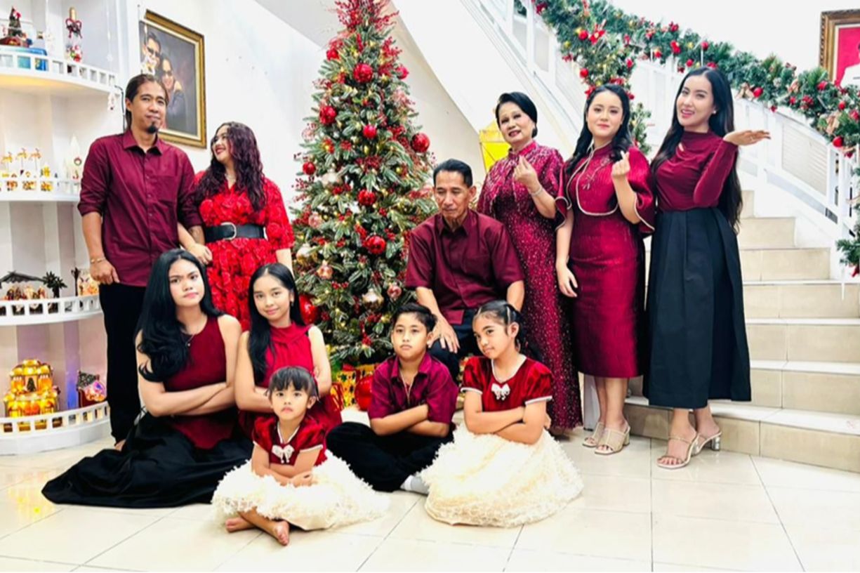 Penuh Kehangatan dan Kebersamaan, Keluarga Henrikus Rayakan Natal 2025 di Pontianak