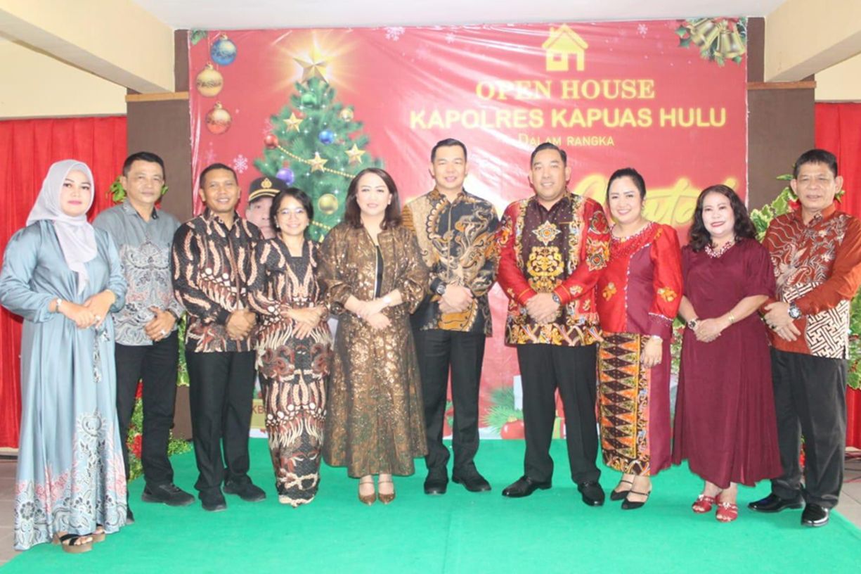 Jalin Silaturahmi dan Sinergitas, Letkol Andreas dan Keluarga Besar Kodim Putussibau Hadiri Open House Kapolres Kapuas Hulu