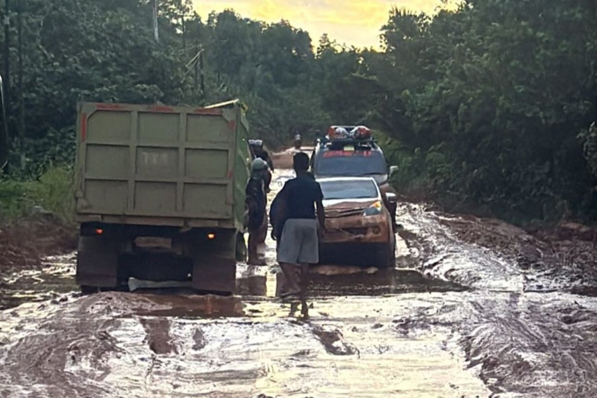 Bupati Ketapang Minta 5 Perusahaan Ikut Bantu Perbaiki Jalan Provinsi Pesaguan–Kendawangan