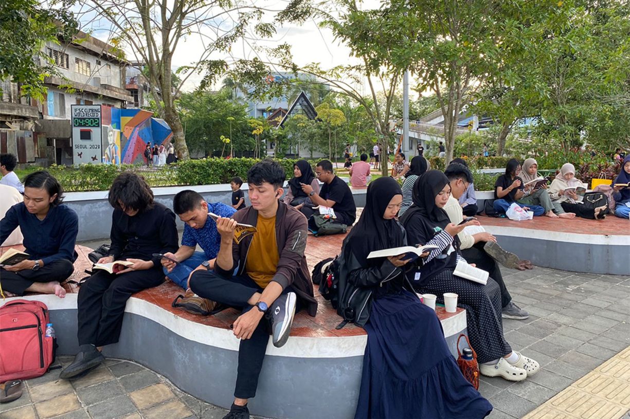 Membaca Bersama di Tengah Kota, Cara Baru Anak Muda Pontianak Menikmati Sore