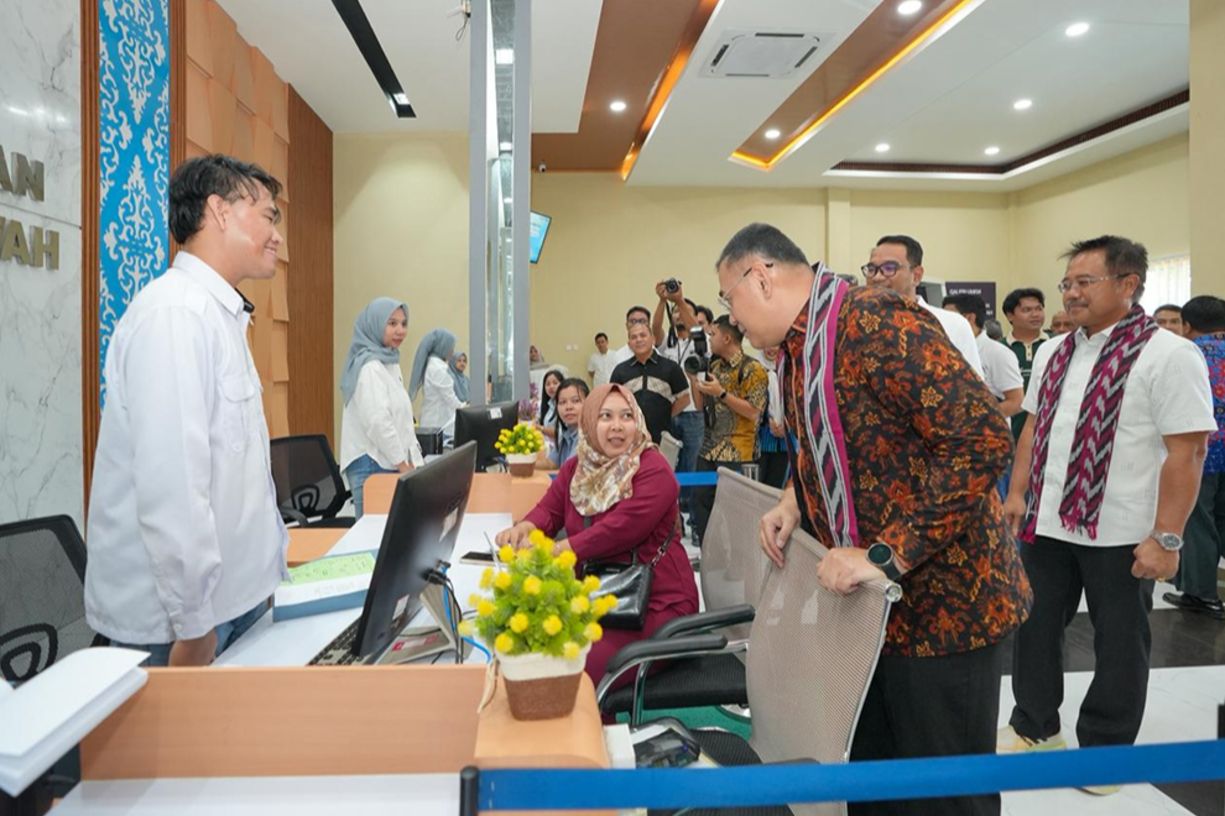 Kunjungi Kantah Mempawah, Wamen Ossy Dermawan Tekankan Percepatan Layanan Publik