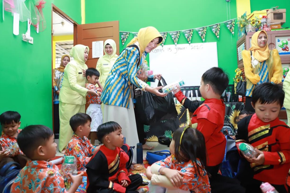 Kunjungi TK Adhyaksa XI, Bunda PAUD Dorong Pendidikan Ramah Anak