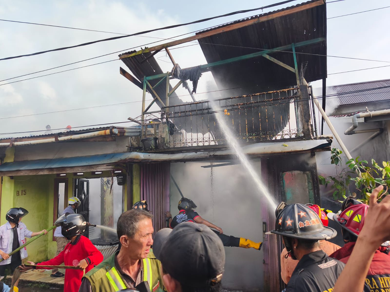 Rumah di Komplek Bhayangkara Permai Kubu Raya Terbakar