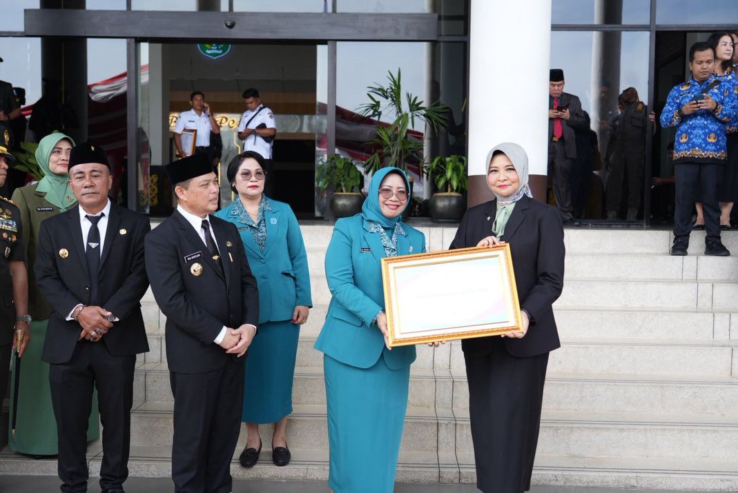 Dorong Peran Perempuan dalam Pembangunan, Windy Prihastari Raih Penghargaan Pemprov Kalbar