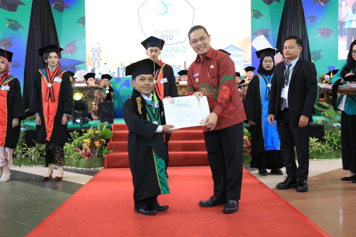 Buktikan Keterbatasan Fisik Bukan Halangan, Rifki Raih IPK 3,90 di Universitas OSO Pontianak