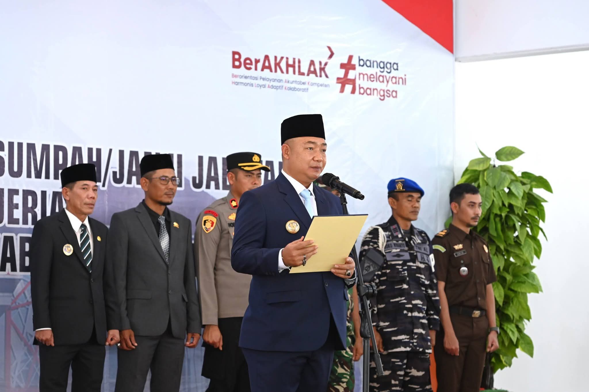 Lantik 163 Pejabat Pemkab Ketapang, Bupati Alex Dorong ASN Lebih Responsif ke Masyarakat