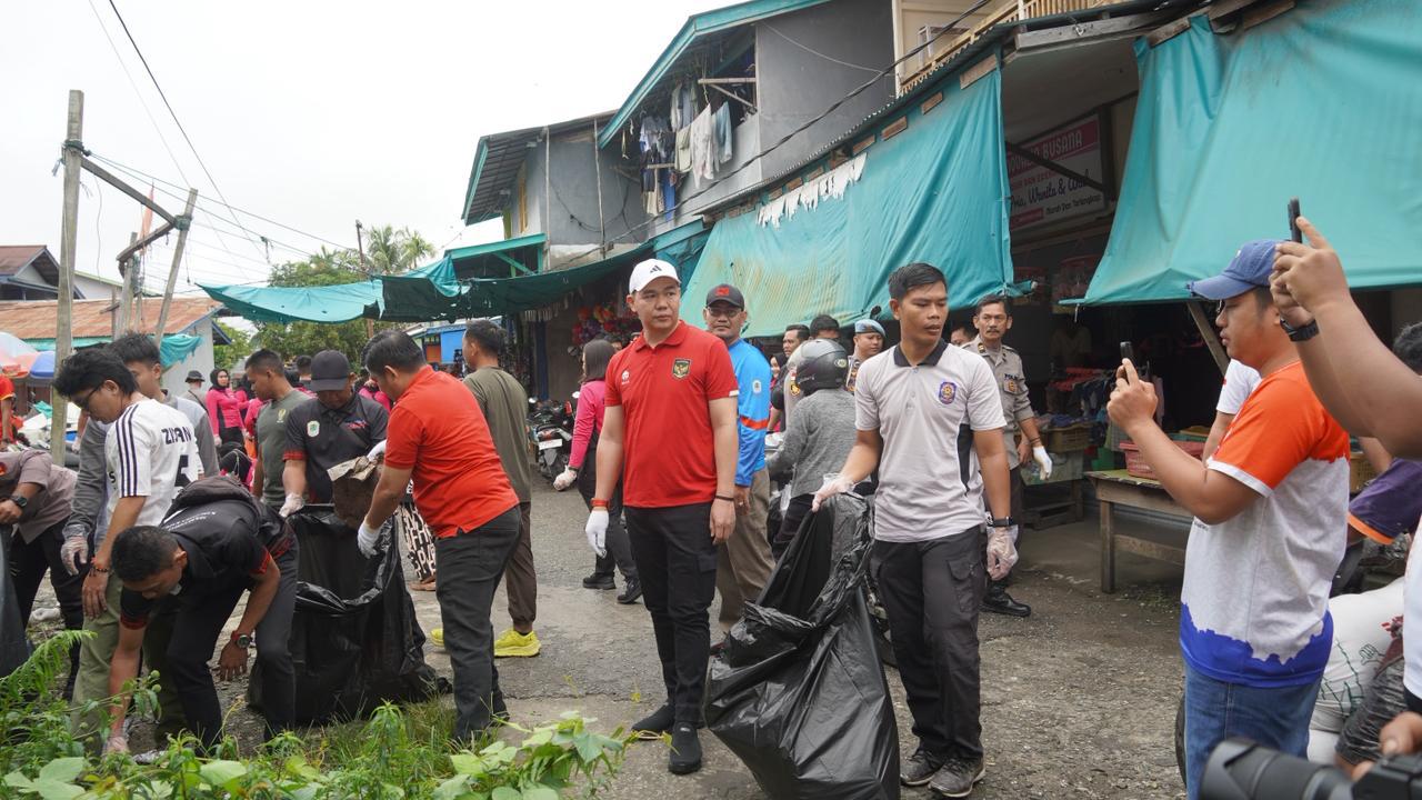 Tindaklanjuti Arahan Presiden Prabowo, Bupati Kapuas Hulu Pimpin Gerakan Asri Jum'at Bersih