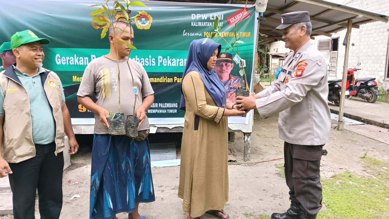 LDII Kalbar bersama Polsek Mempawah Timur Ajak Warga Jadikan Pekarangan Sumber Pangan
