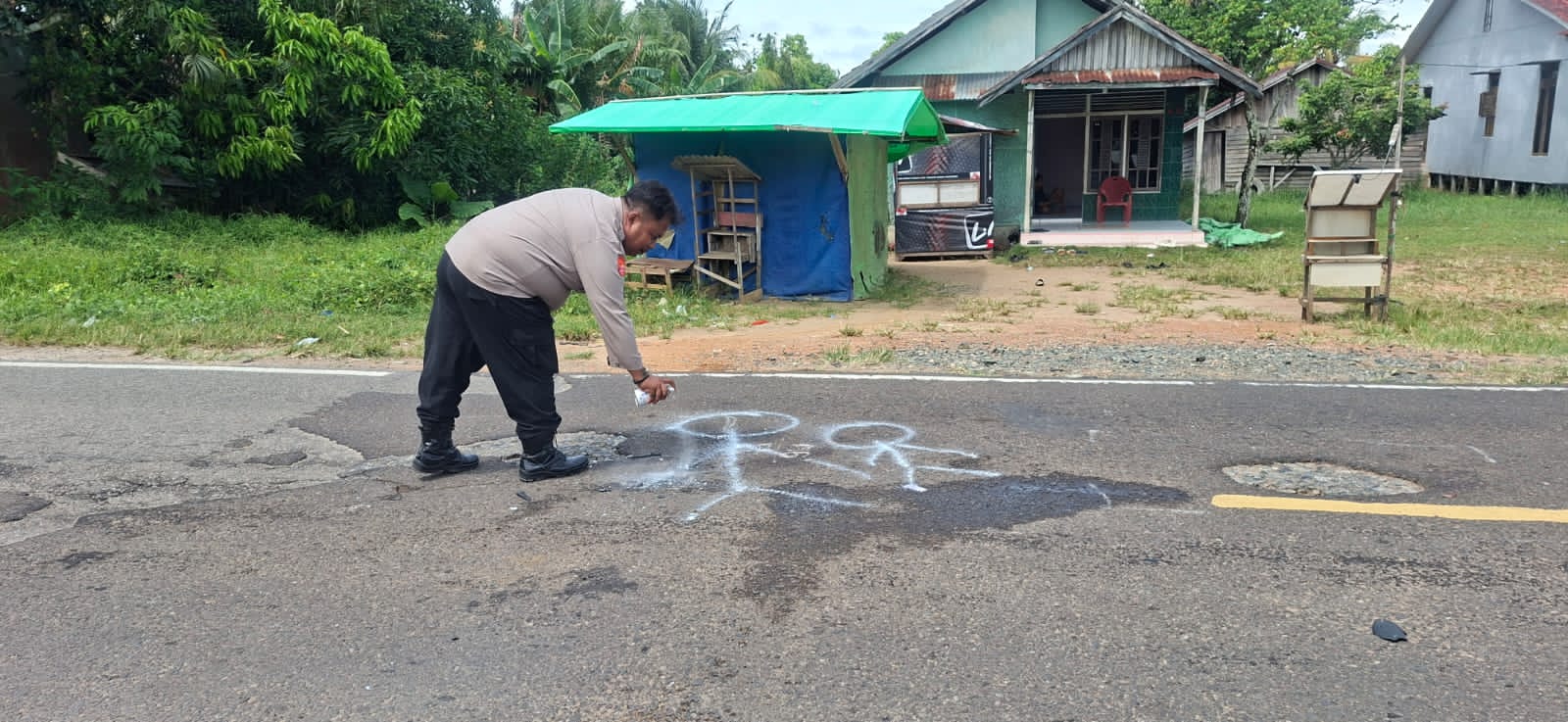 Hindari Bangkai Kucing, Motor Tabrakan dengan Dump Truck di Muara Pawan, Dua Orang Tewas