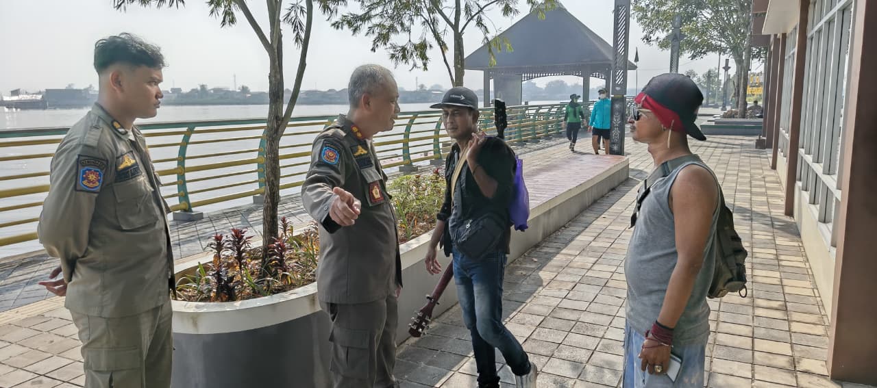 Pastikan Kenyamanan dan Keamanan Pengunjung, Satpol PP Pontianak Monitoring Rutin di Kawasan Waterfront