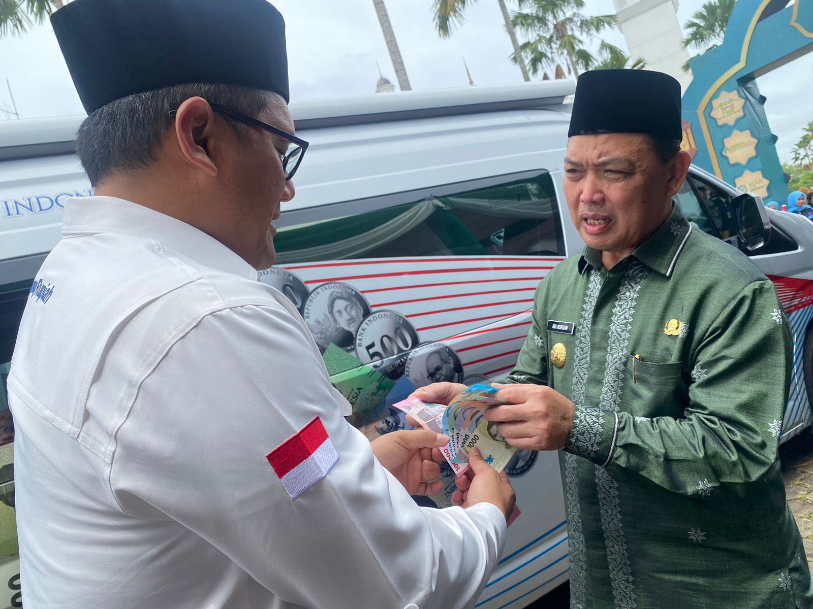 Antisipasi Uang Palsu, Ria Norsan Imbau Warga Tukar Uang Baru untuk "Tanggokan" di Bank