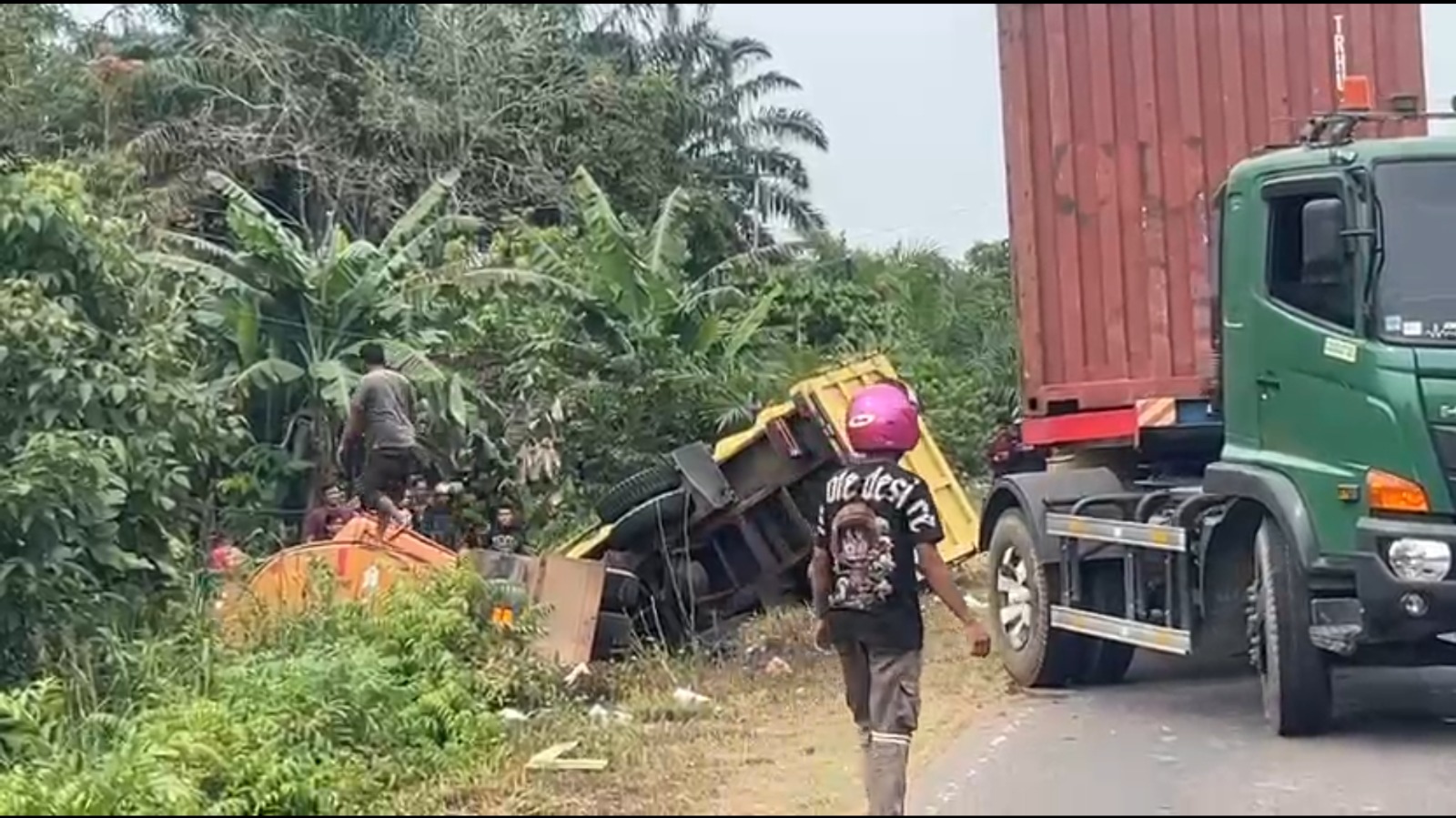 Laka di Trans Kalimantan, Sopir Dump Truk Meninggal Dunia