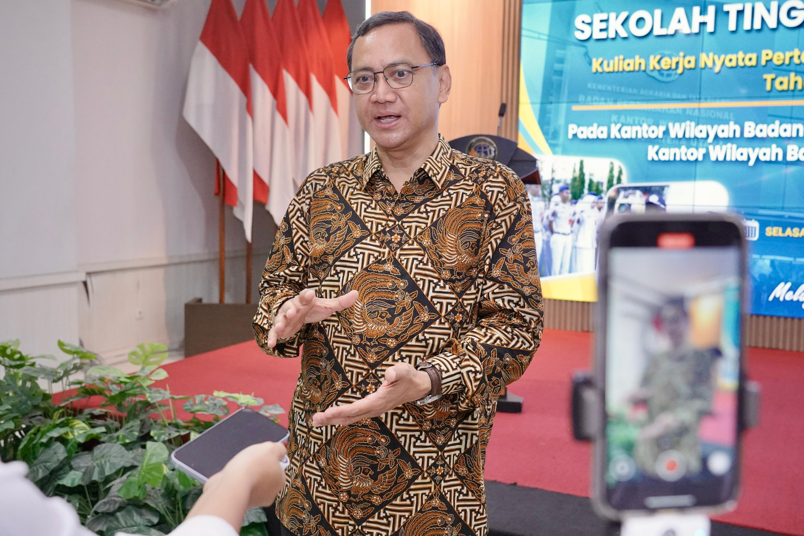 Selamatkan "Nyawa" Layanan: Ikhtiar BPN Aceh Pulihkan Harapan di Balik Lembar Arsip yang Basah