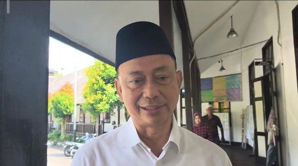 Tronton Kerap Parkir di Bahu Jalan Komyos Sudarso, Edi Kamtono Desak Pelabuhan Kijing Segera Beroperasi Penuh