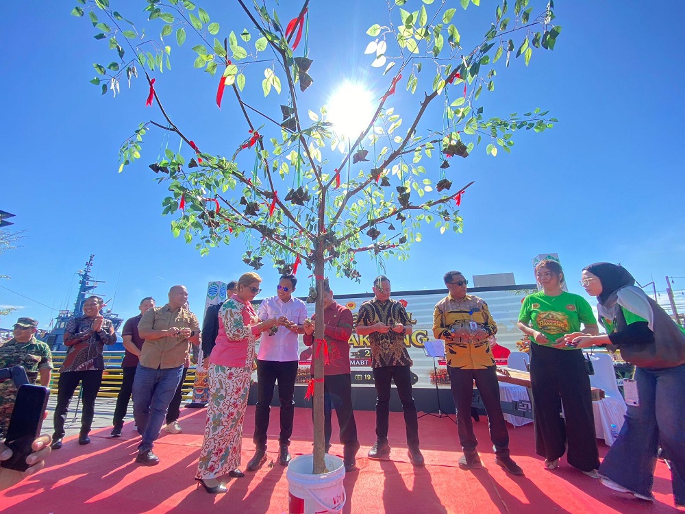 Festival Bakcang 2026 Perdana Digelar MABT Indonesia di Pontianak, Warga Nikmati Susur Kapuas hingga Perang Air