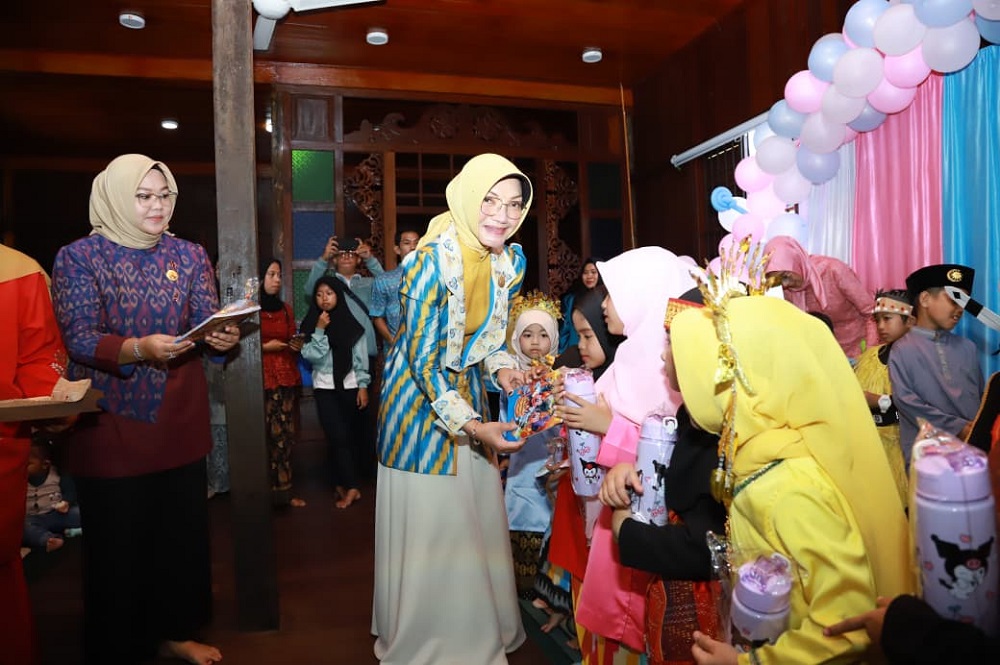 Bunda PAUD Pontianak Lepas Anak Didik PAUD PKK Percontohan, Tekankan Pentingnya Pendidikan Karakter Sejak Dini