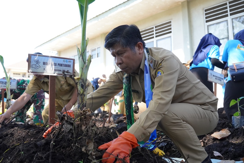 SMPN 8 Pontianak Luncurkan Digulis Ceria, Padukan Teknologi dan Penghijauan untuk Wujudkan Sekolah Berkelanjutan