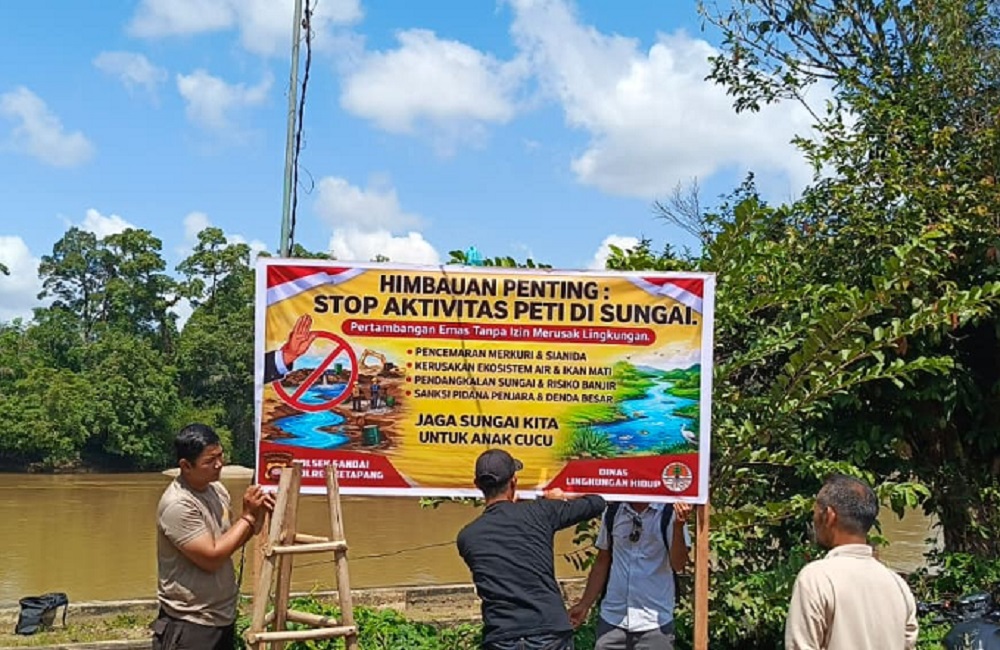 Cegah PETI di Sungai Pawan, Polsek Sandai Pasang Papan Larangan dan Edukasi Warga