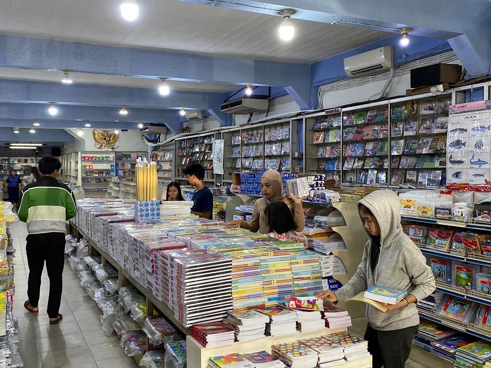 Jelang Tahun Ajaran Baru, Toko Buku Juanda Pontianak Jadi Andalan Berburu Perlengkapan Sekolah