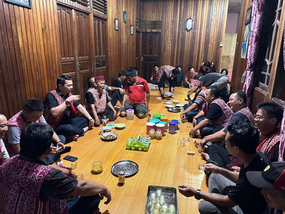 Bupati Fransiskus Diaan: Gawai Dayak Makai Taon di Desa Seluan Lebih Sakral karena Penuh Ketulusan