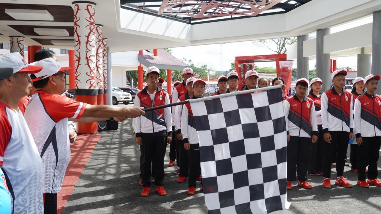 Lepas Kontingen POPDA 2026, Sekda Kapuas Hulu Targetkan Atlet Harumkan Nama Daerah di Tingkat Provinsi