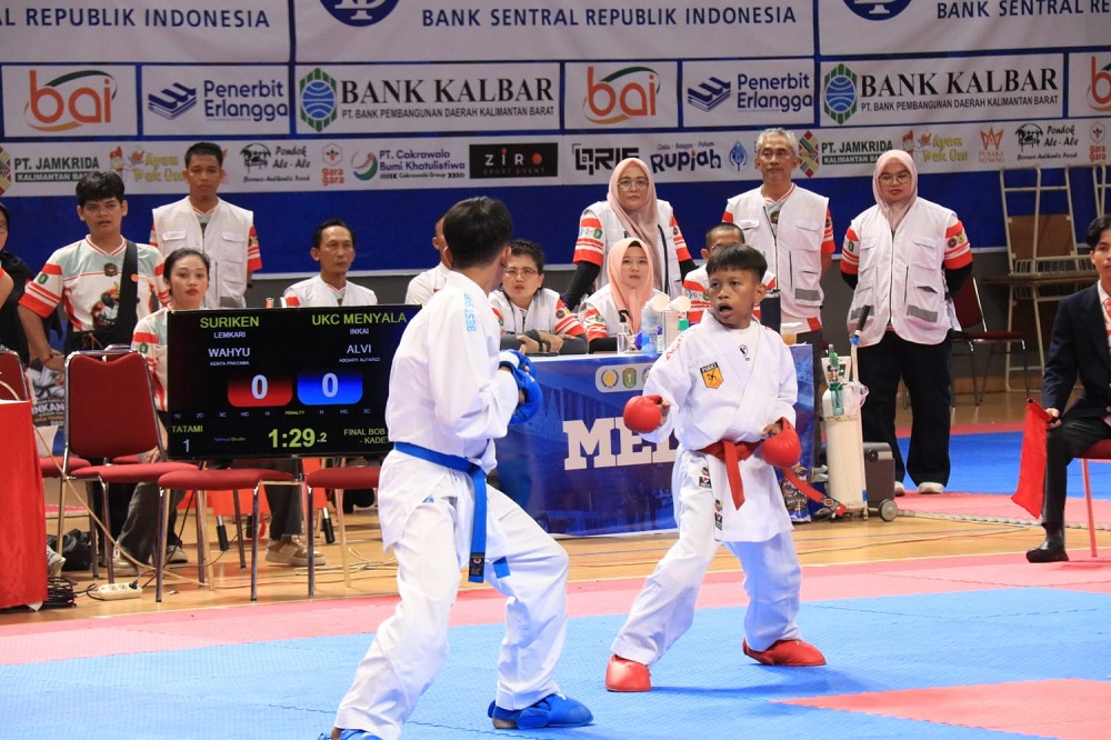 Tutup Turnamen Karate Pelajar, Krisantus Pastikan Kalbar Siap Jadi Tuan Rumah Kejuaraan Nasional