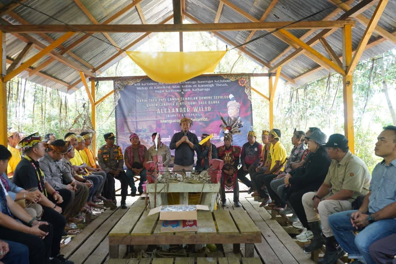 Kunjungi Desa Perbatasan Labai Hilir, Bupati Ketapang Resmikan Situs Keramat dan Cek Kondisi Sekolah