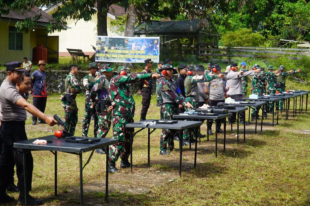 Sambut Hari Bhayangkara ke-80, Polres Kapuas Hulu Gelar Latihan Menembak Bersama Forkopimda