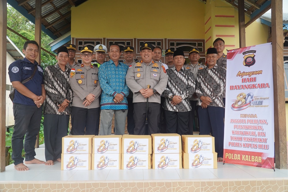 Jelang Hari Bhayangkara ke-80, Kapolres Kapuas Hulu Anjangsana ke Purnawirawan dan Warakawuri Polri