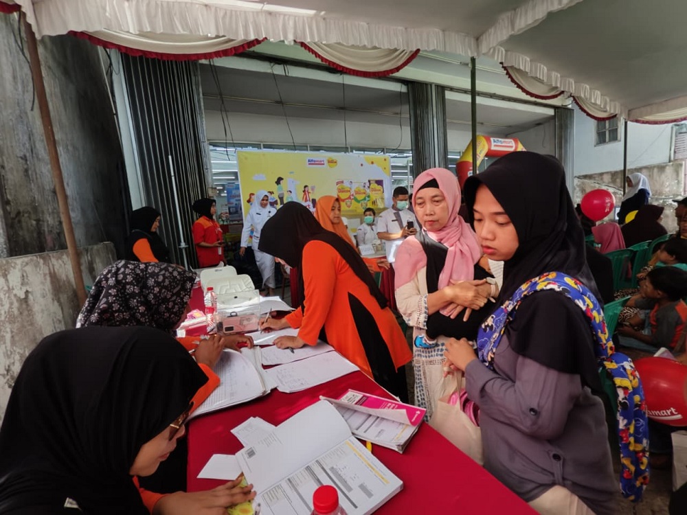 Alfamart dan Nestlé Indonesia Perluas Program Sahabat Posyandu, Targetkan 2.800 Ibu dan Anak