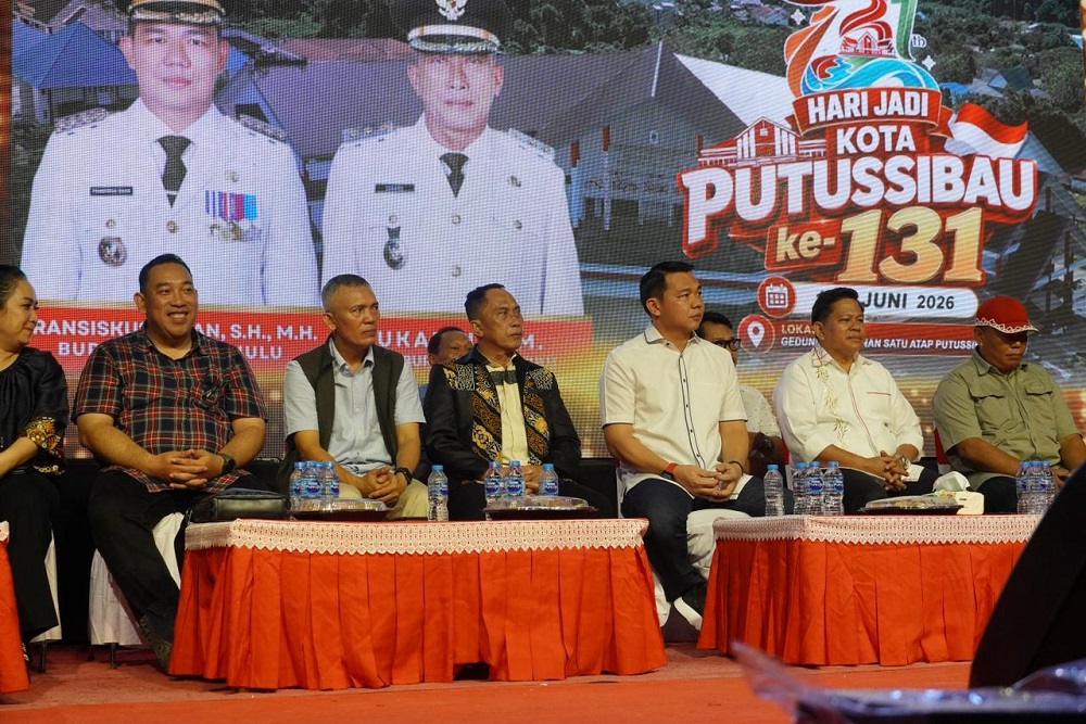 Fransiskus Diaan Tutup HUT Kota Putussibau ke-131, Dorong Semangat Gotong Royong dan UMKM