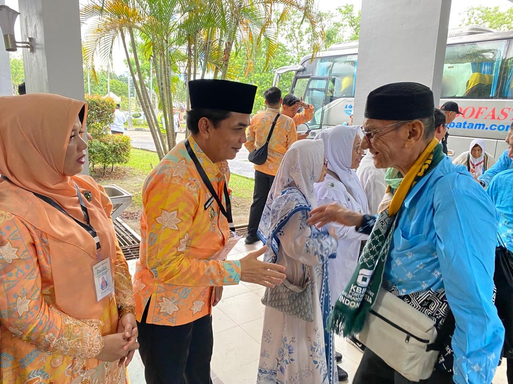 Jemaah Haji Pontianak Tiba di Embarkasi Batam, Suasana Haru Warnai Kepulangan dari Tanah Suci