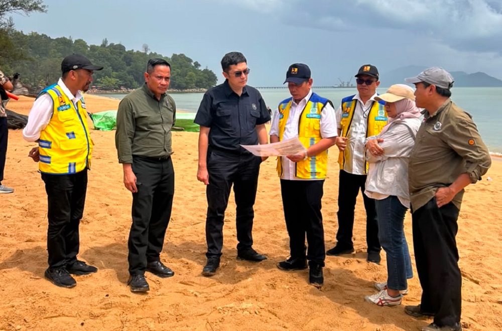 Abrasi Ancam Pantai Kura-Kura Bengkayang, Kemenko Infrastruktur Tinjau Usulan Pengamanan Pantai 600 Meter