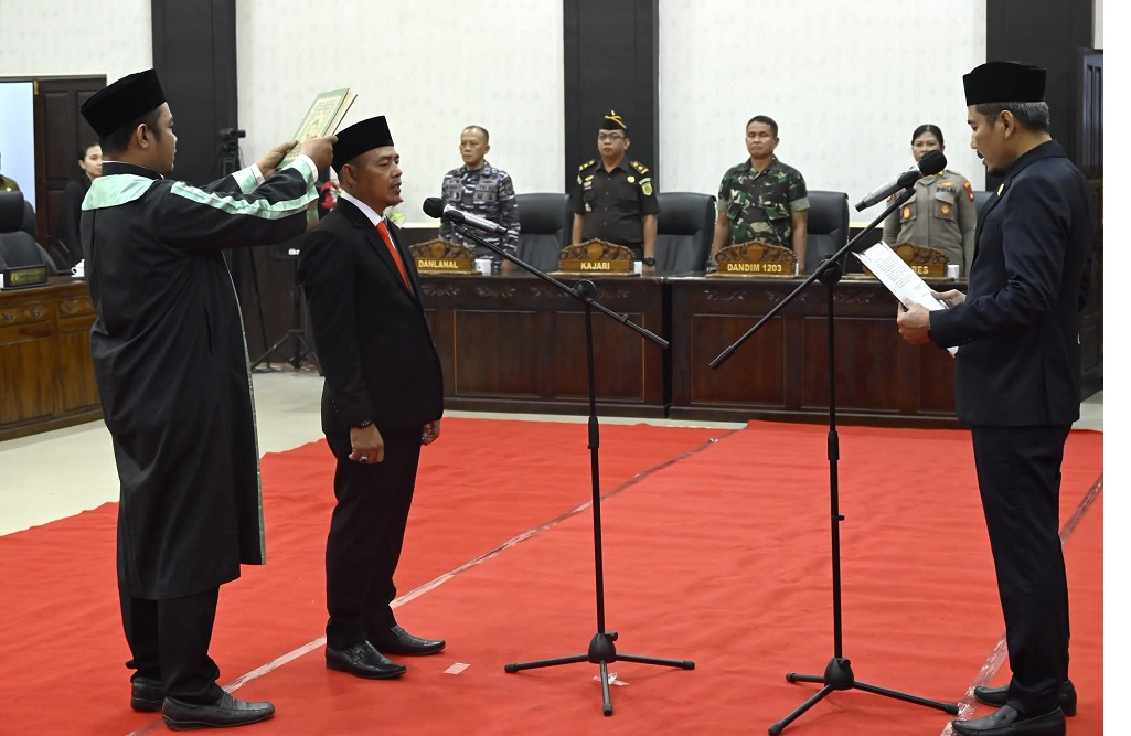 Anton Resmi Dilantik sebagai Anggota DPRD Ketapang Gantikan Almarhum Lukman
