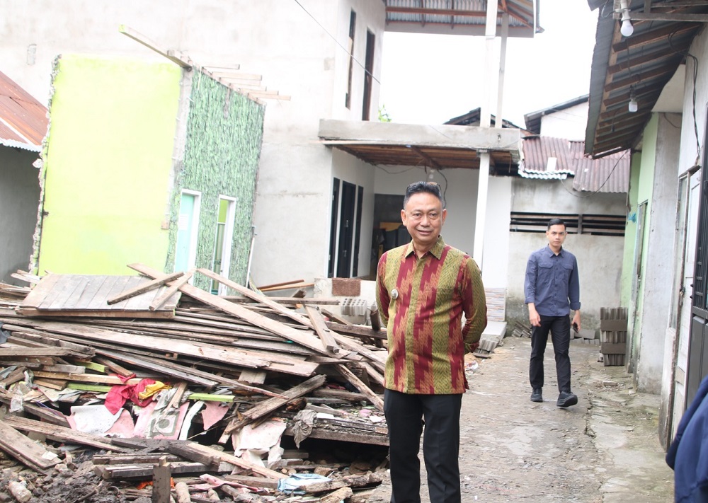 Rumah Miring Nyaris Roboh di Pontianak Timur Mulai Diperbaiki, Pemkot Siapkan Bantuan Bedah Rumah