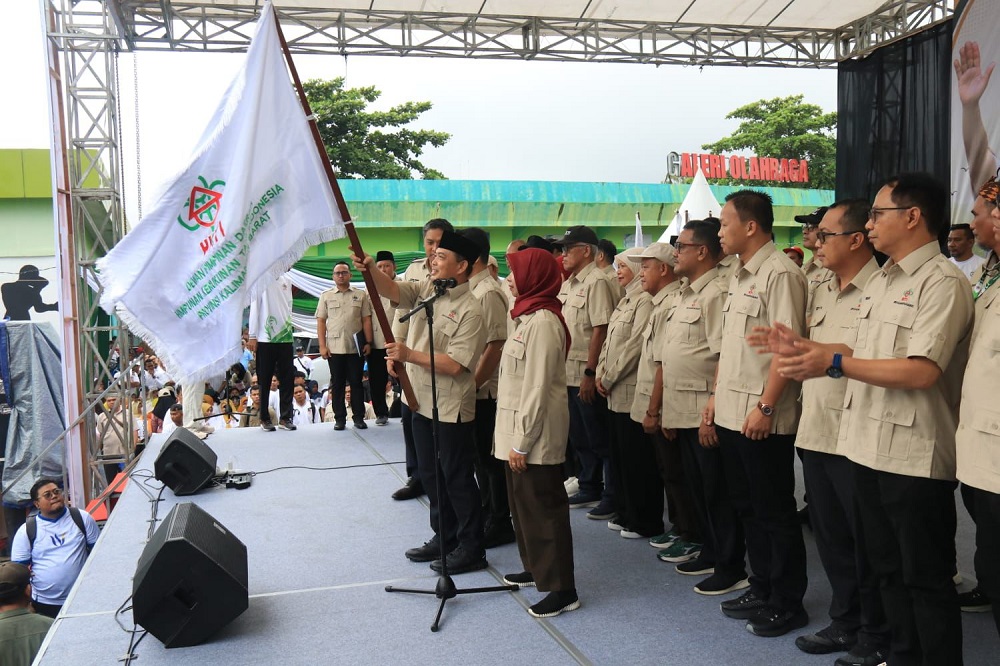 Sudaryono Lantik Ria Norsan sebagai Ketua HKTI Kalbar