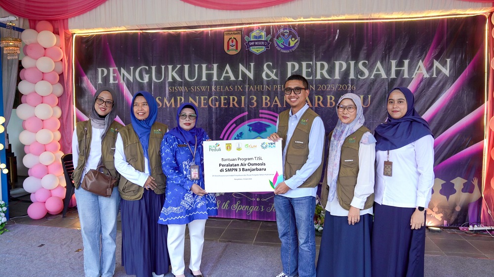 PLN Hadirkan Fasilitas Air Minum Osmosis di SMPN 3 Banjarbaru, Dukung Generasi Sehat dan Peduli Lingkungan